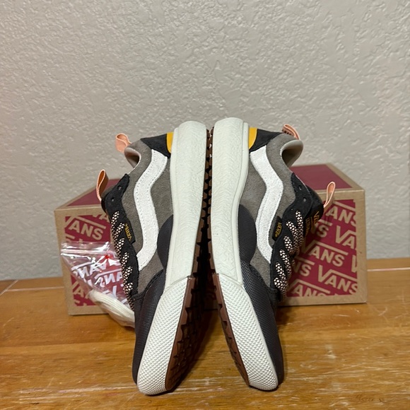 Vans Ultrarange Exo Se brown Suede multi marshmallow women’s size 5 - Picture 5 of 10